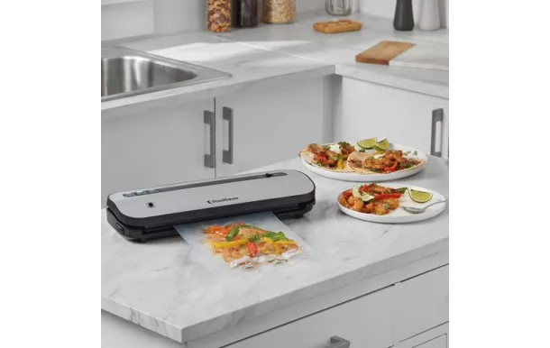 FOODSAVER Machine de mise sous vide Silver & Noir Compacte - VS01290X01