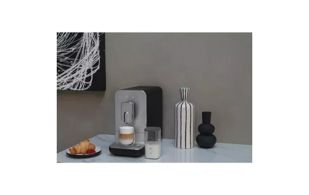 SMEG Expresso automatique avec broyeur Noir - Collezione - BCC13BLMEU