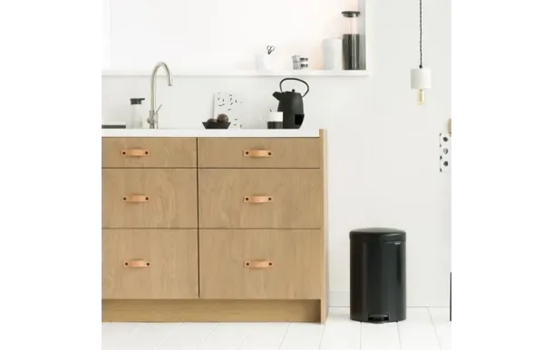 BRABANTIA Poubelle à pédale 20 L Matt Black - New Icon