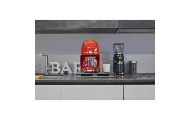 SMEG CAFETIERE FILTRE ROUGE - DCF02RDEU