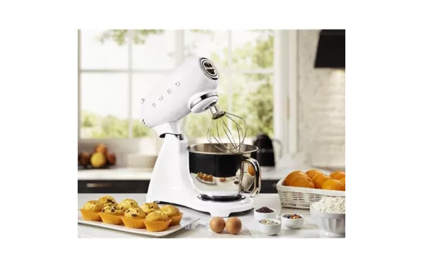 SMEG Robot sur socle 4.8 L Blanc - Années 50 - SMF03WHEU avis moins cher