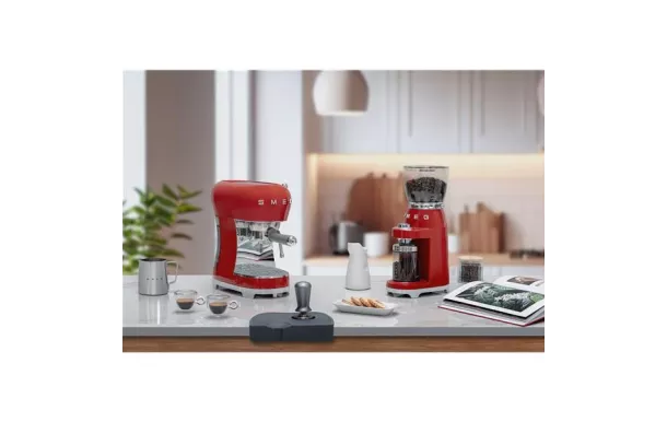SMEG Machine Expresso Rouge Années 50 - ECF02RDEU