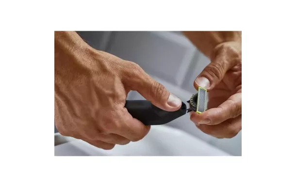 PHILIPS Rasoir tondeuse barbe OneBlade Pro - QP6541.16