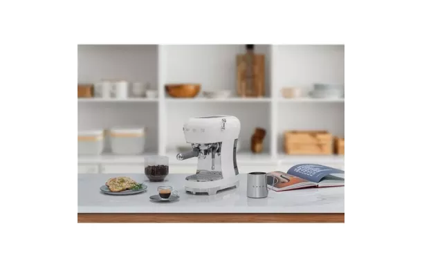 SMEG Machine Expresso Blanche Années 50 - ECF02WHEU