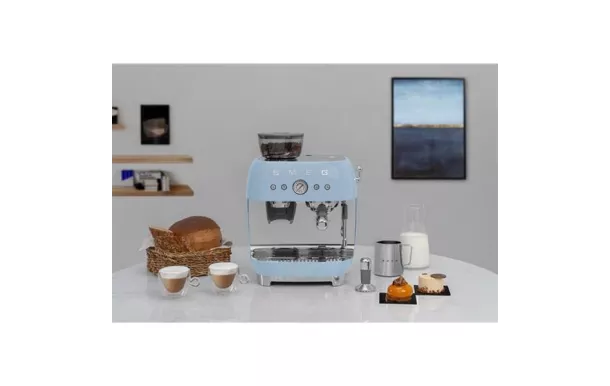 SMEG Expresso automatique avec broyeur - EGF03PBEU
