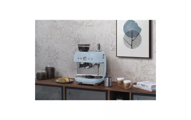 SMEG Expresso automatique avec broyeur - EGF03PBEU