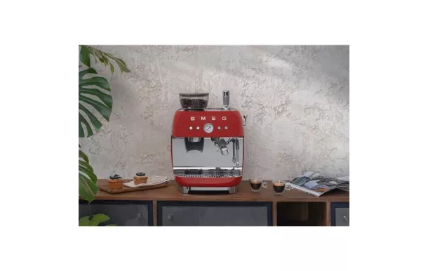 SMEG Expresso automatique avec broyeur - EGF03RDEU