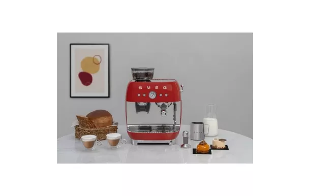 SMEG Expresso automatique avec broyeur - EGF03RDEU