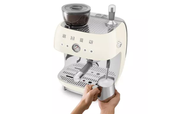 SMEG Expresso automatique avec broyeur - EGF03CREU