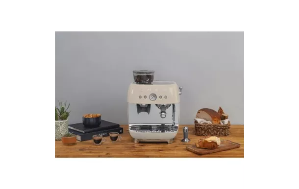 SMEG Expresso automatique avec broyeur - EGF03CREU