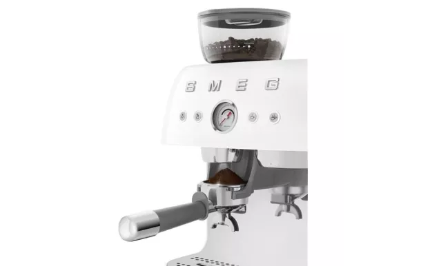 SMEG Expresso automatique avec broyeur - EGF03WHEU