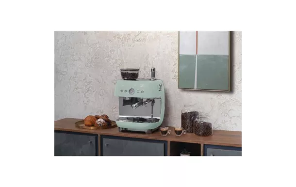 SMEG Expresso automatique avec broyeur - EGF03PGEU